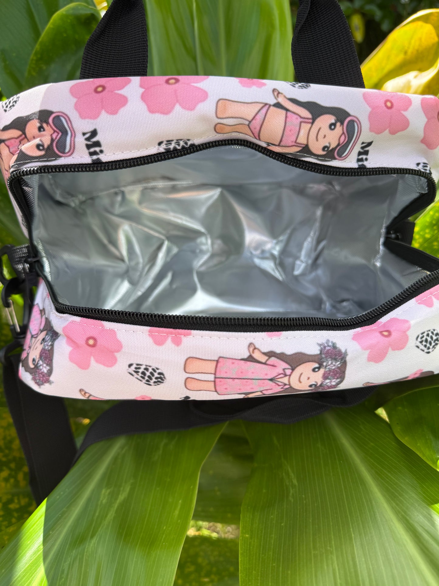 Says aloha to our newest addition — the Mimi’s Made cooler bag 🌸